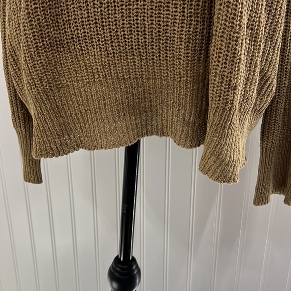 NWT! Adjustable Off Shoulder Khaki She and Sky Sweater! Size large - Picture 4 of 6